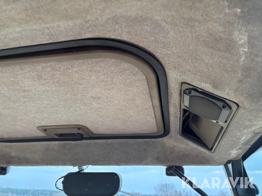 Traktor New Holland M135 4WD med trimalastare