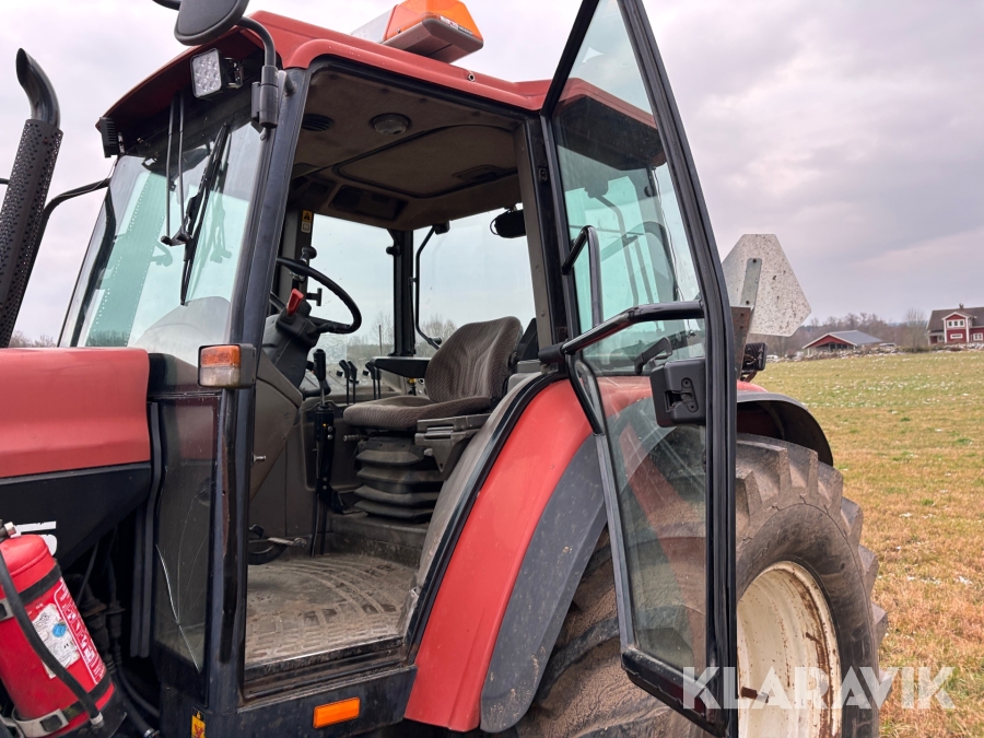Traktor New Holland M135 4WD med trimalastare