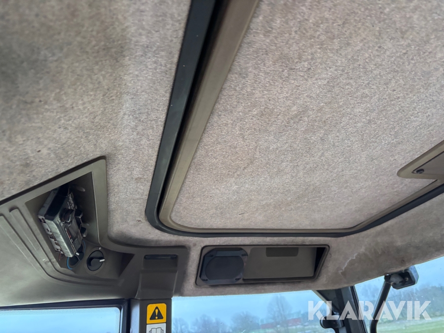 Traktor New Holland M135 4WD med trimalastare