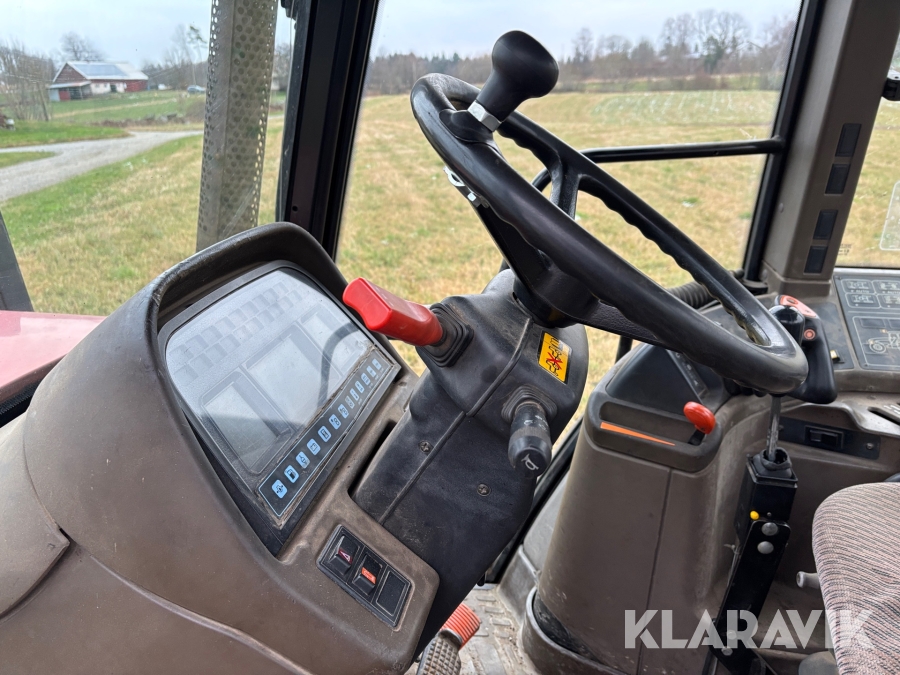 Traktor New Holland M135 4WD med trimalastare