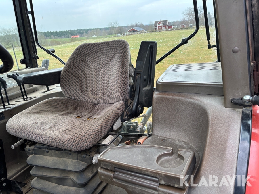 Traktor New Holland M135 4WD med trimalastare