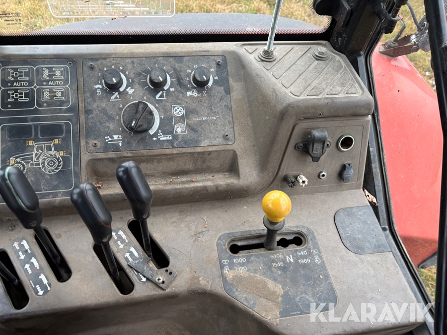 Traktor New Holland M135 4WD med trimalastare