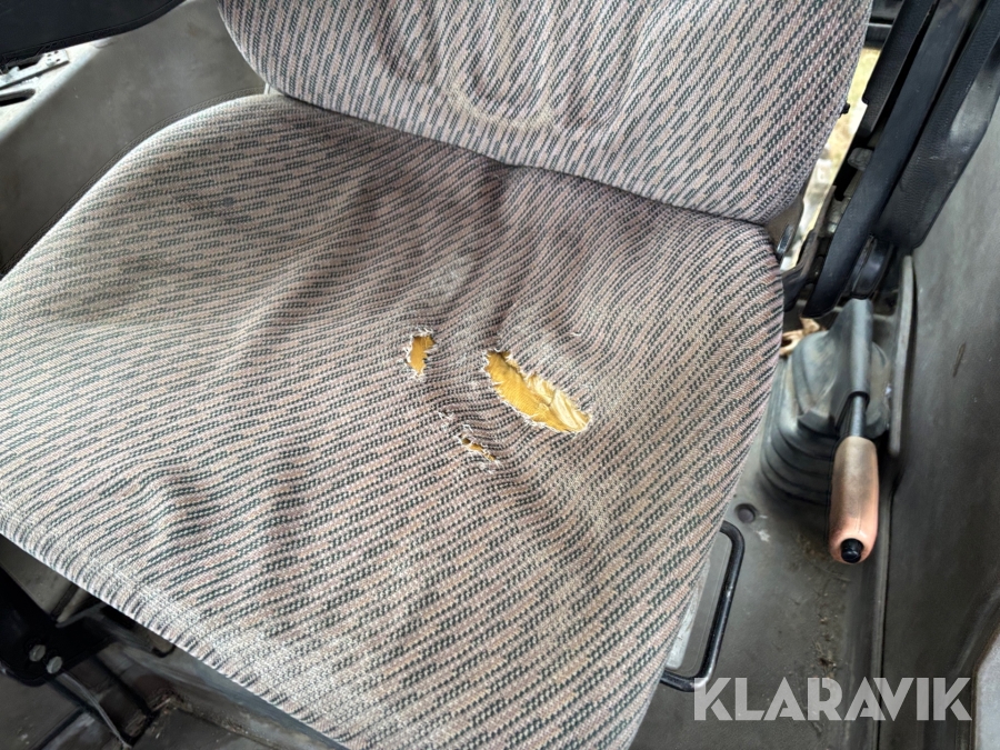 Traktor New Holland M135 4WD med trimalastare