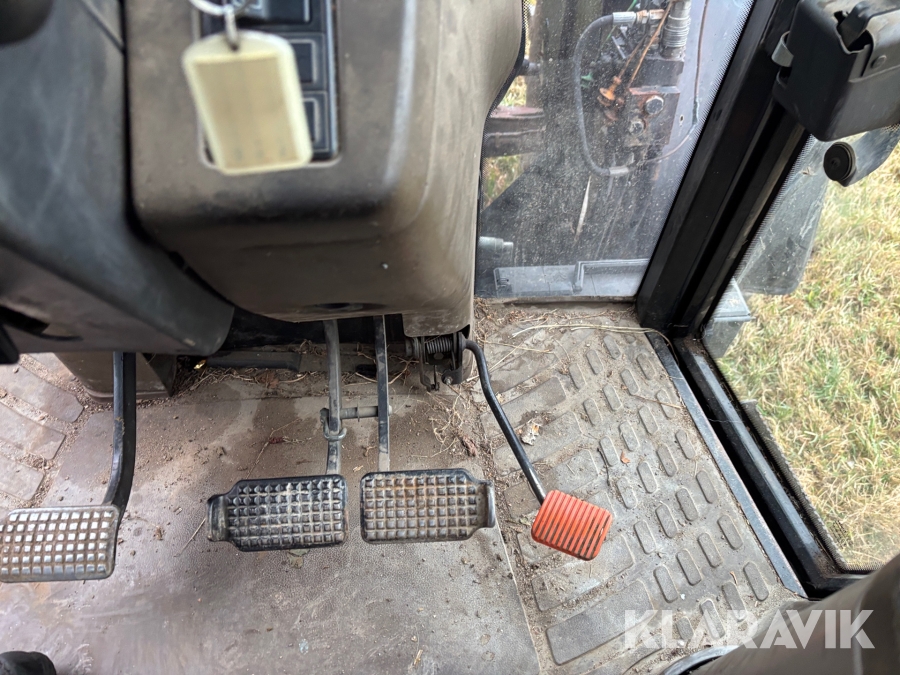 Traktor New Holland M135 4WD med trimalastare