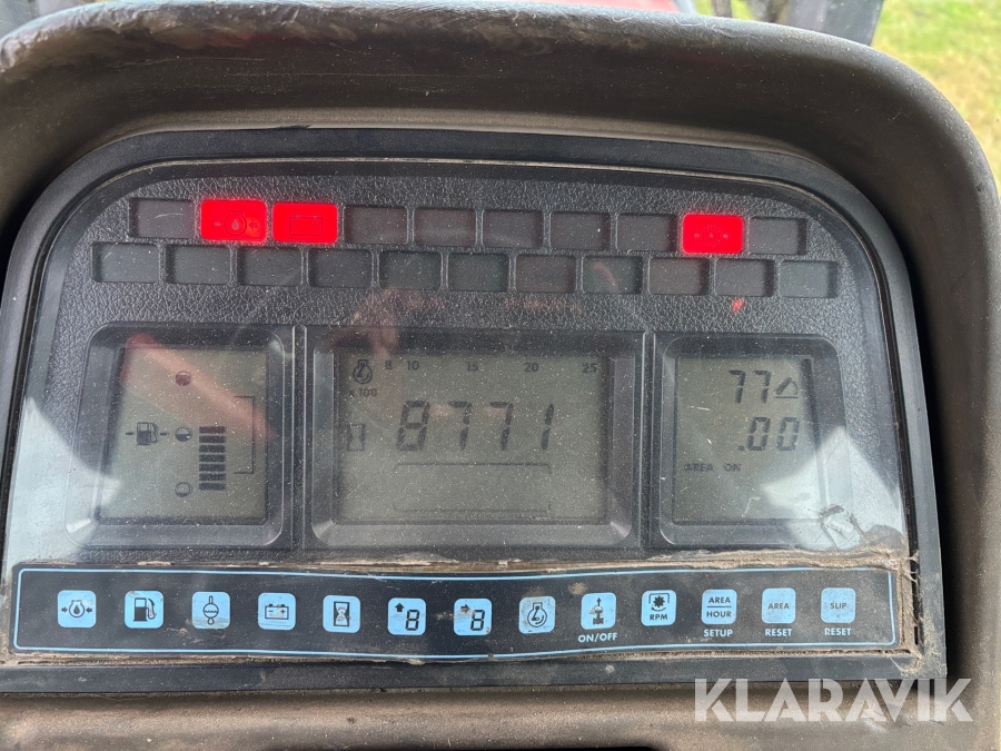 Traktor New Holland M135 4WD med trimalastare