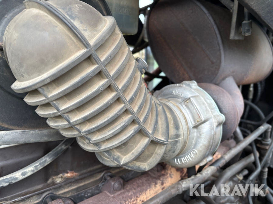 Traktor New Holland M135 4WD med trimalastare