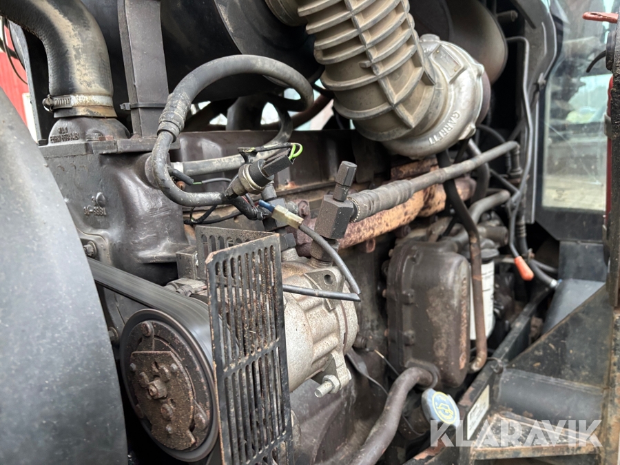 Traktor New Holland M135 4WD med trimalastare