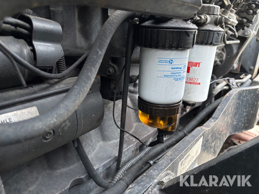 Traktor New Holland M135 4WD med trimalastare