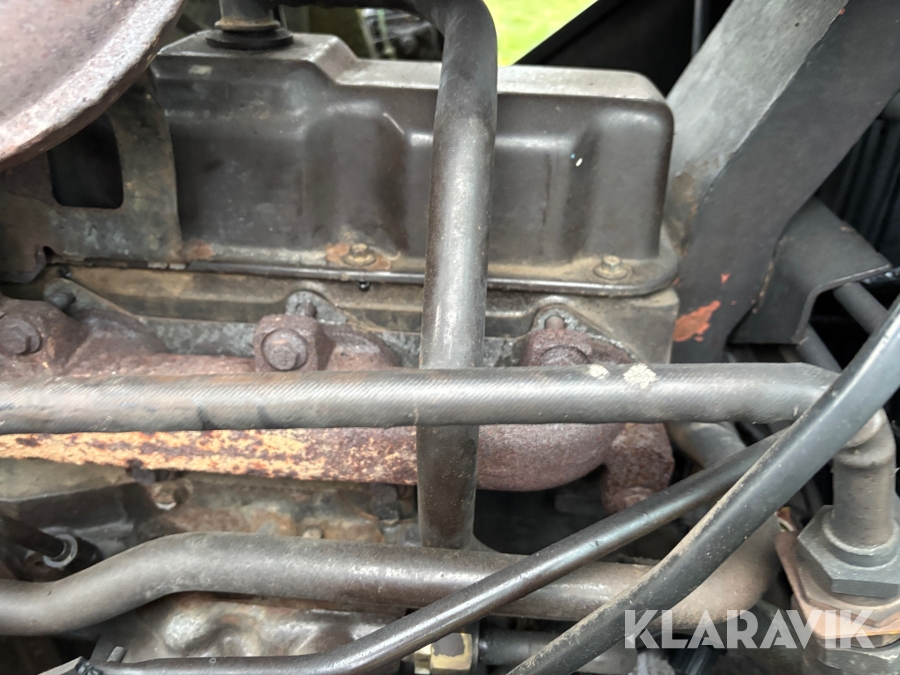 Traktor New Holland M135 4WD med trimalastare