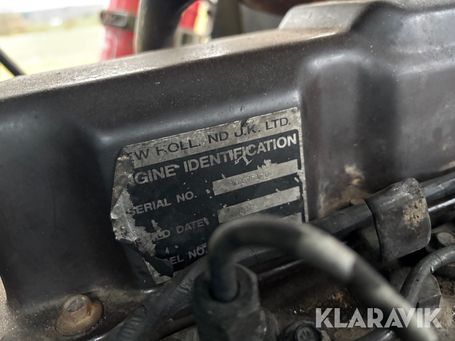 Traktor New Holland M135 4WD med trimalastare