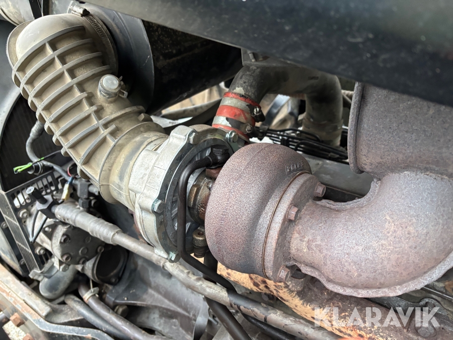 Traktor New Holland M135 4WD med trimalastare