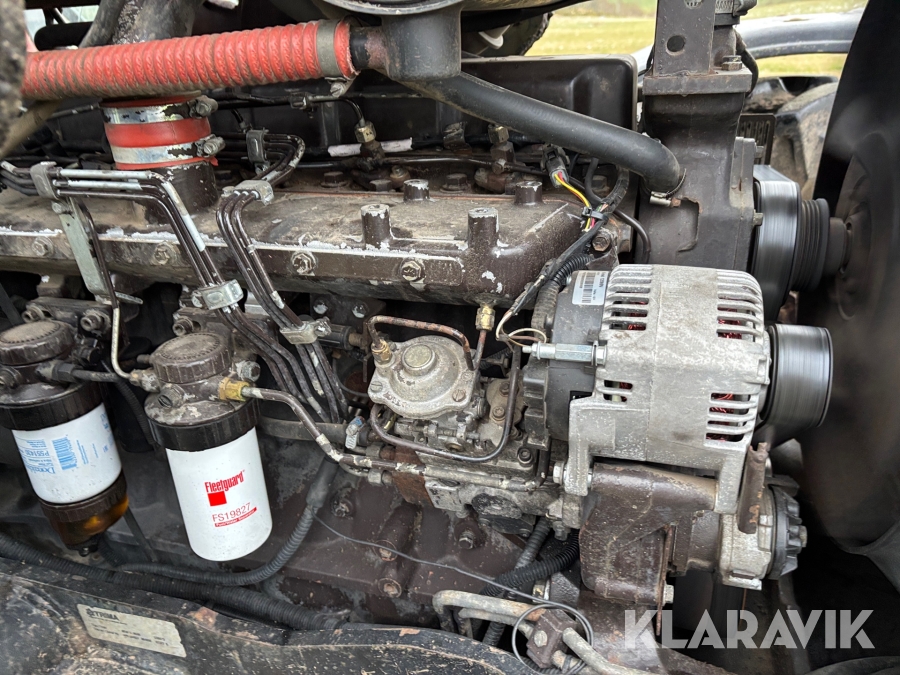 Traktor New Holland M135 4WD med trimalastare