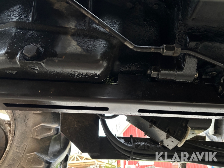 Traktor New Holland M135 4WD med trimalastare