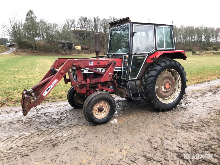Traktor International 484 med lastare 
