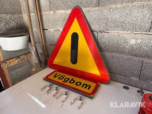 Vägskyltar Skogma med tillhörande fäste