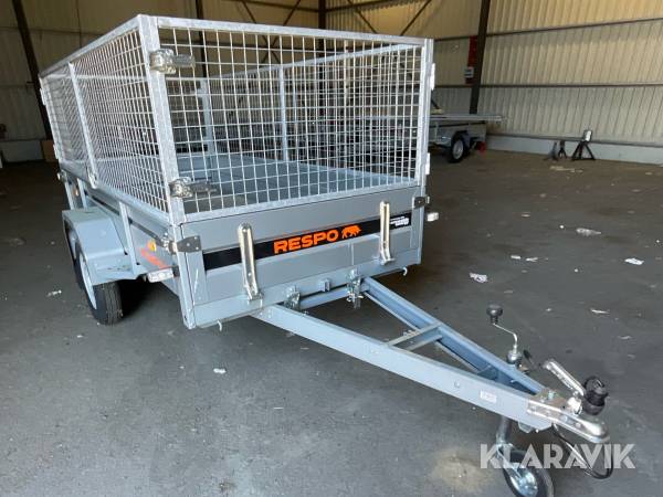 Personbilssläp Respo Trailers med galler