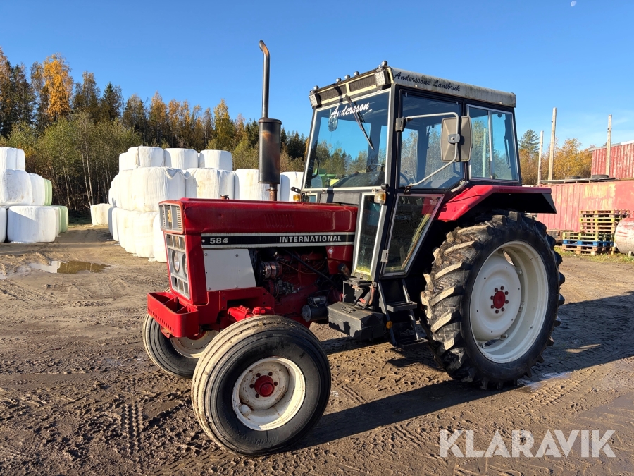 Veterantraktor International 1-584