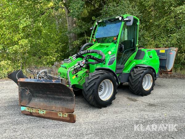 Hjullastare Avant 860i med vikplog & sandspridare