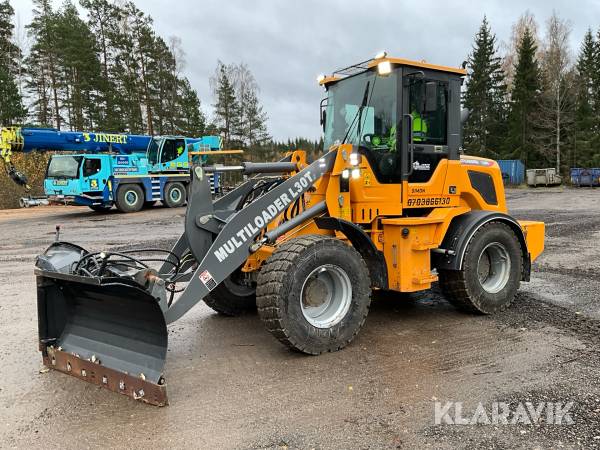 Hjullastare Multiloader L30T med 4st redskap