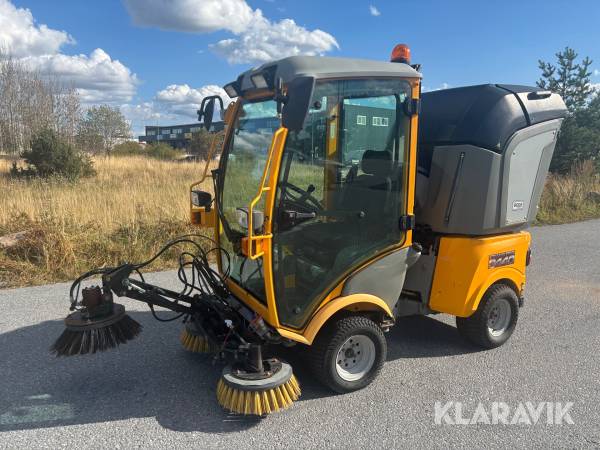 Redskapsbärare Belos Trans Pro 3440 med sop samt snöredskap