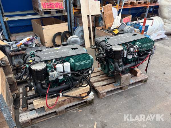Båtmotorer Volvo Penta D4 2st med drev, sköldar och kablage 