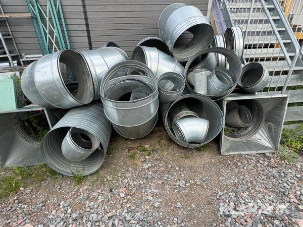 Parti med diverse ventilationsrör