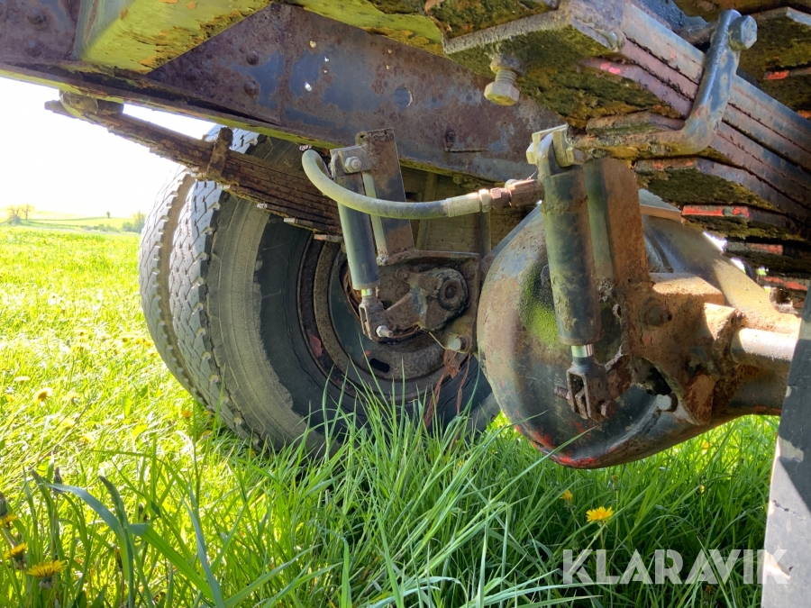 Klaravik Auktioner | Traktorvagn halmsläp