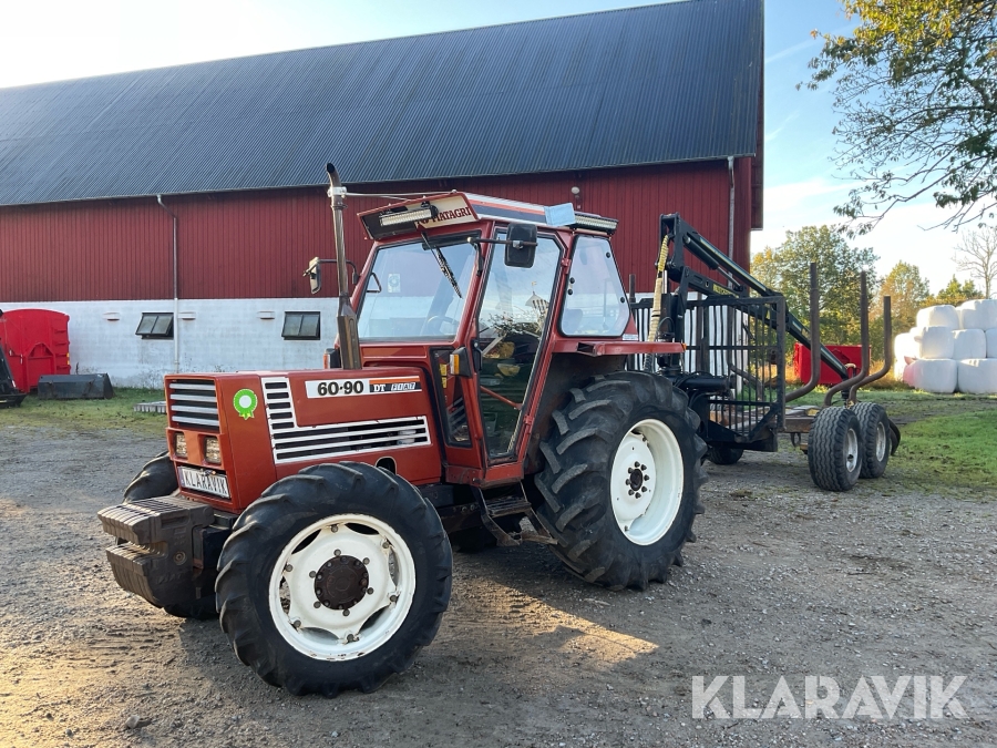 Traktor Fiat DT 60-90 med Mowi skogsvagn