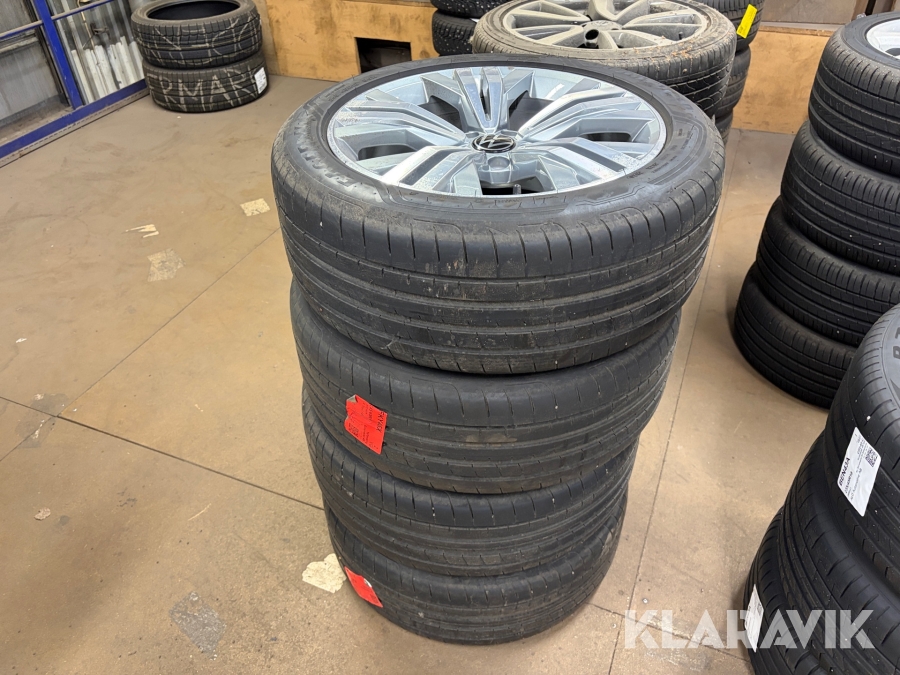 Däck 245/45R16 Goodyear med fälgar 4st