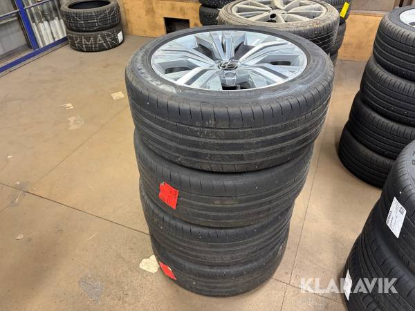 Däck 245/45R16 Goodyear med fälgar 4st