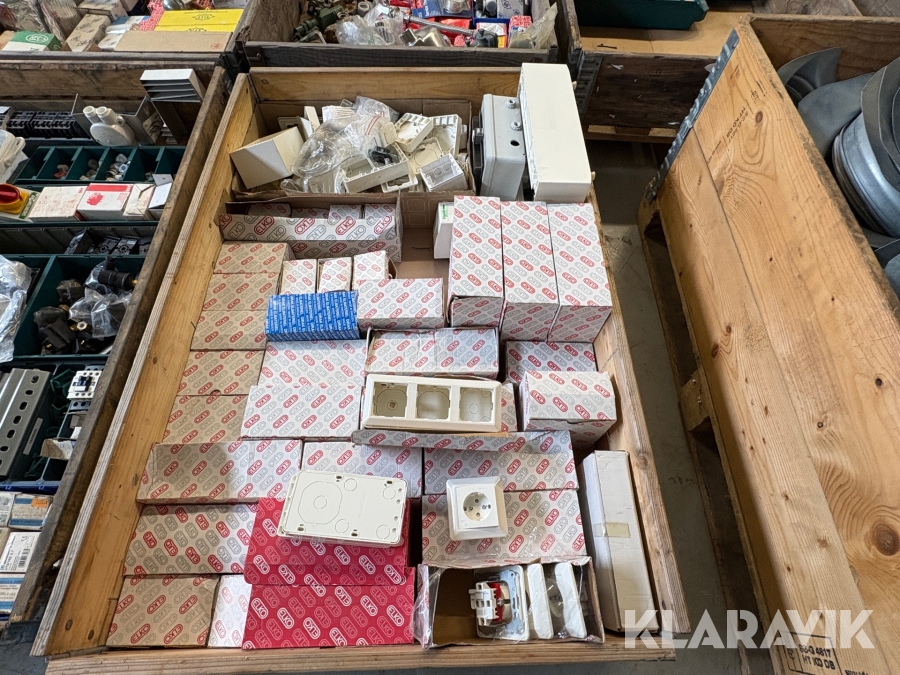 Parti med kopplingsdosor och vägguttag ELKO