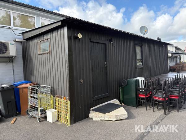 Övernattningsbod plåtfasad