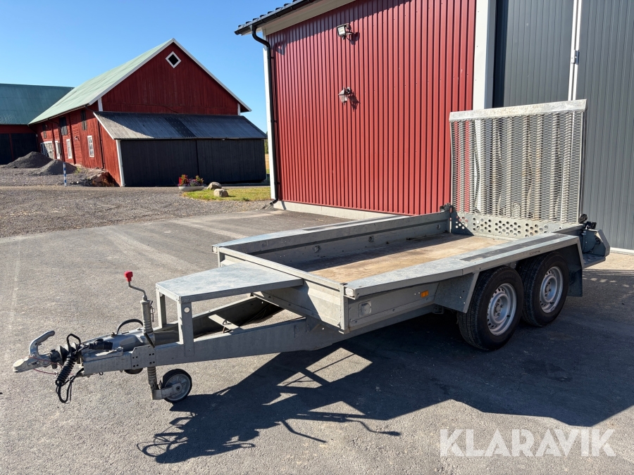 2-axlad maskintrailer Fogelsta MT3080 med lastramp