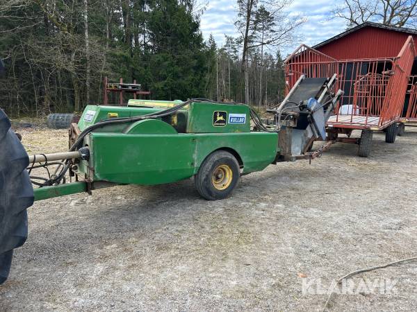 Hårdpress John Deere 330 med balkastare