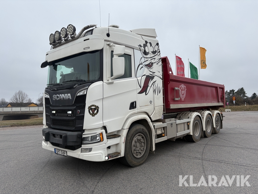 Lastväxlare Scania R580 8x4 plogutrustad