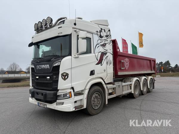 Lastväxlare Scania R580 8x4 plogutrustad
