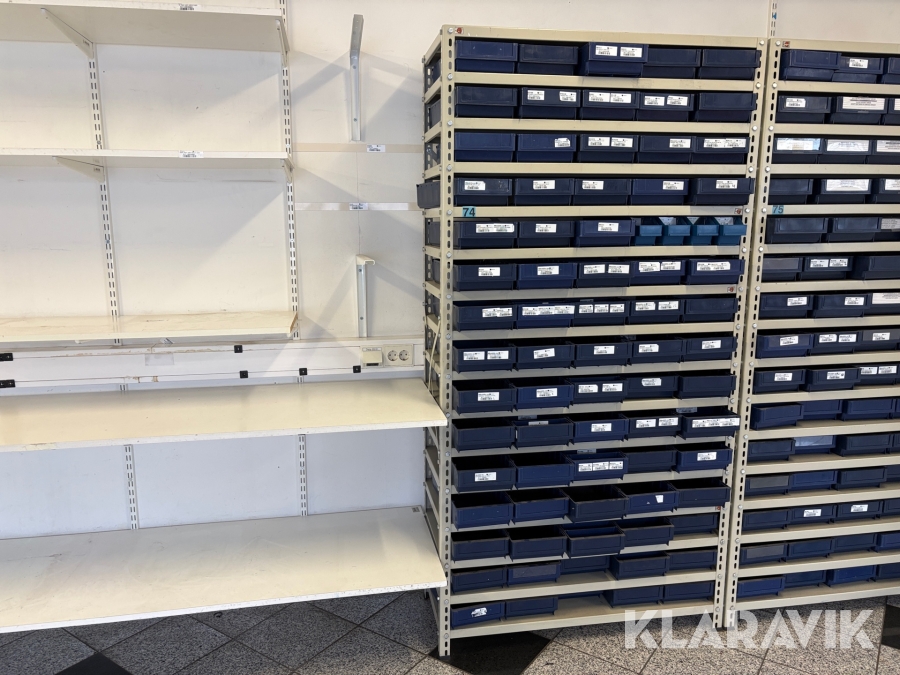 Systemhylla med plastlådor