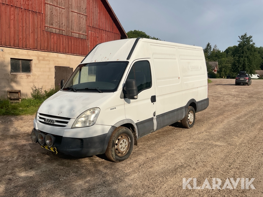Skåpbil Iveco 35518