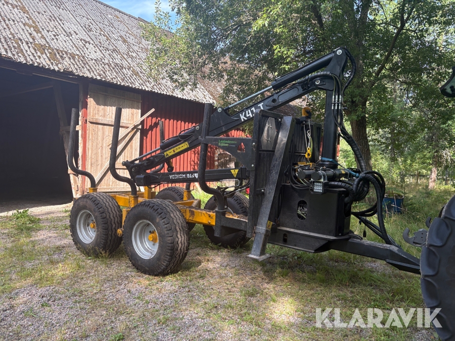 Skogsvagn FTG Moheda 101 med kran FTG K41T