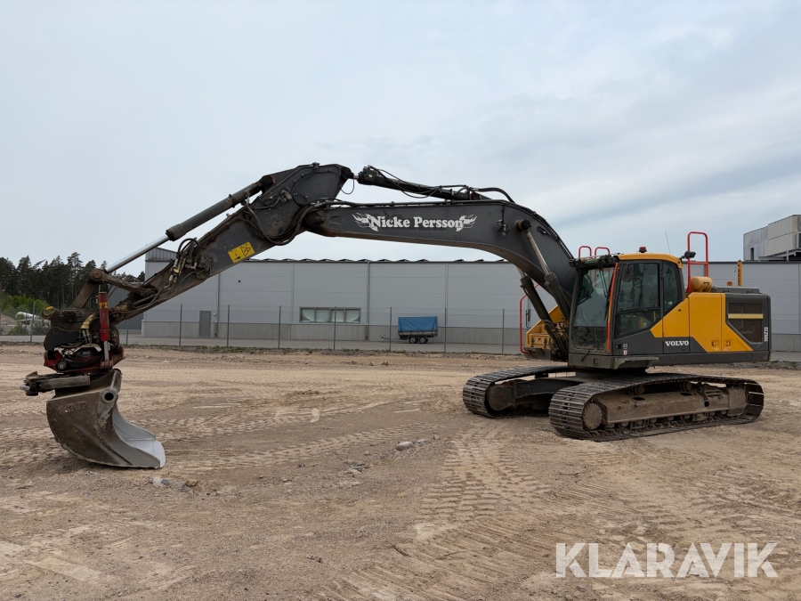 Grävmaskin Volvo EC250ENL med redskap