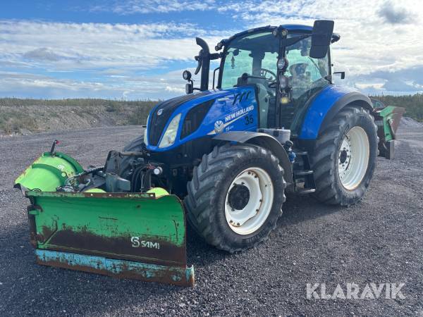Traktor New Holland T5.120 med plog och spridare