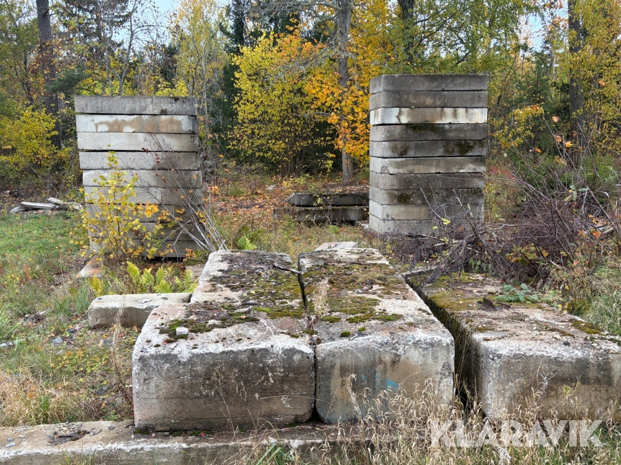 Parti med Betongblock i olika storlekar