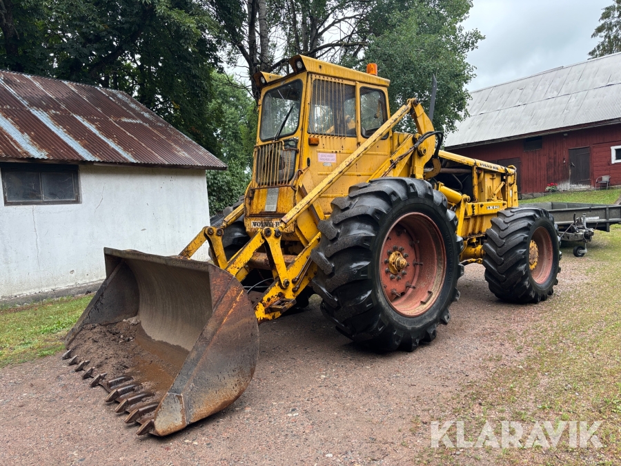 Baklastare Volvo BM LM 841 med 3st redskap