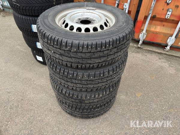 Personbilsdäck med fälg Michelin 235/65R16C