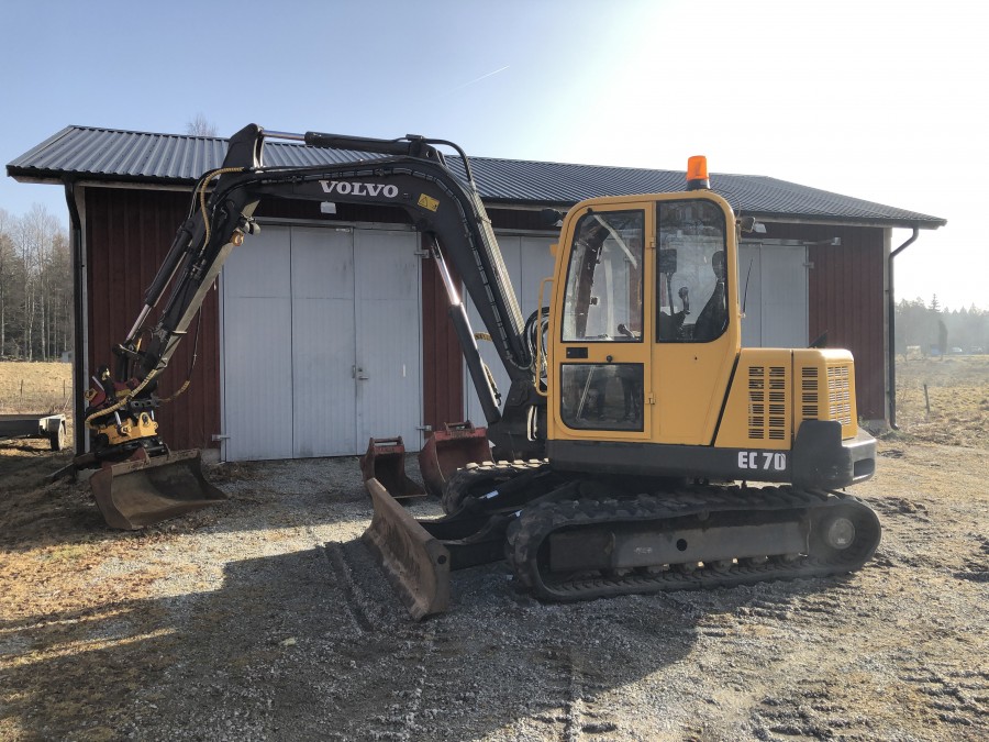 Grävmaskin Volvo EC70 med skopor