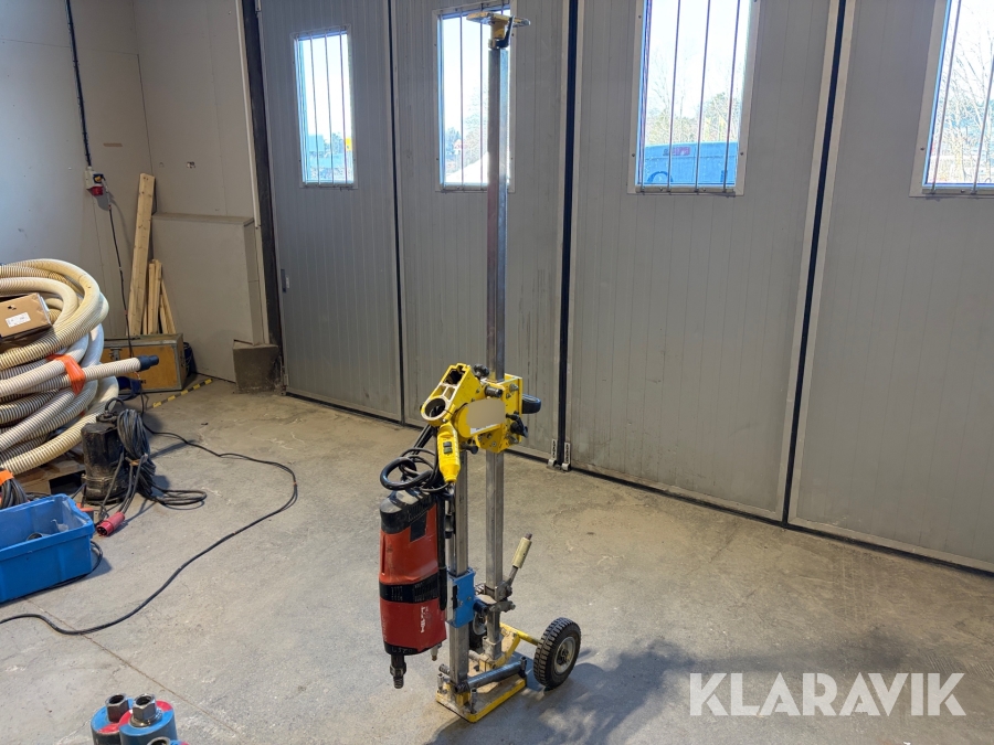 Borrstativ med borrar Hilti DD200