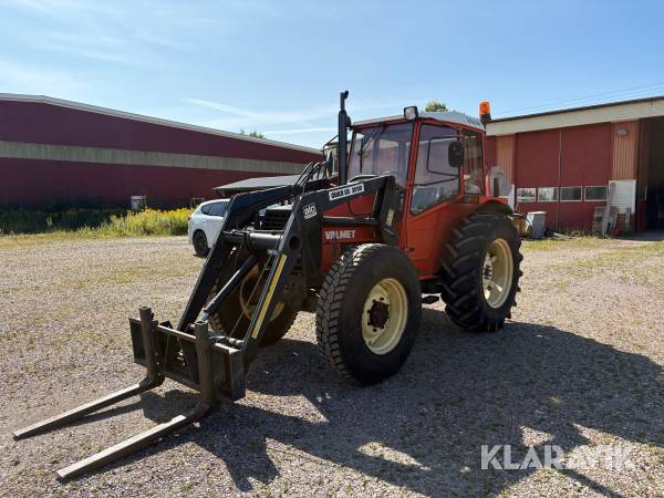 Veterantraktor Valmet 604 med frontlastare
