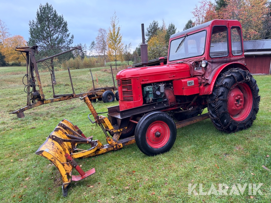 Veterantraktor Bolinder-Munktell 230 Victor med snöblad