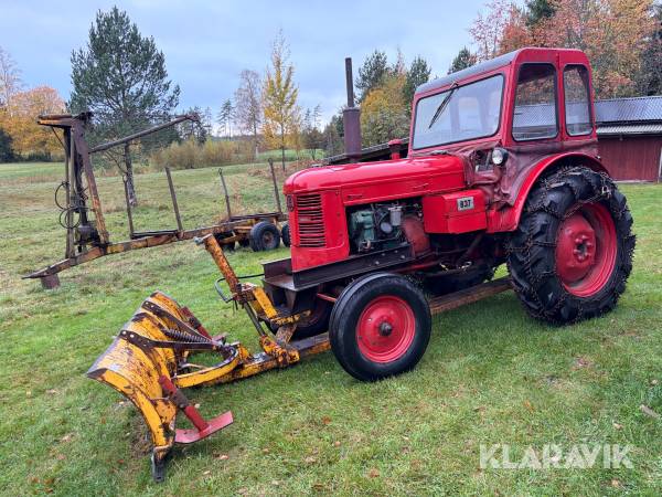 Veterantraktor Bolinder-Munktell 230 Victor med snöblad