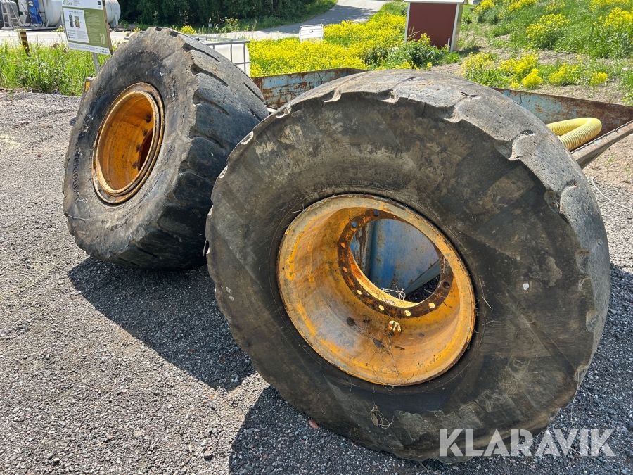 Entreprenaddäck PE-fyllda JCB 20.5R25 4st
